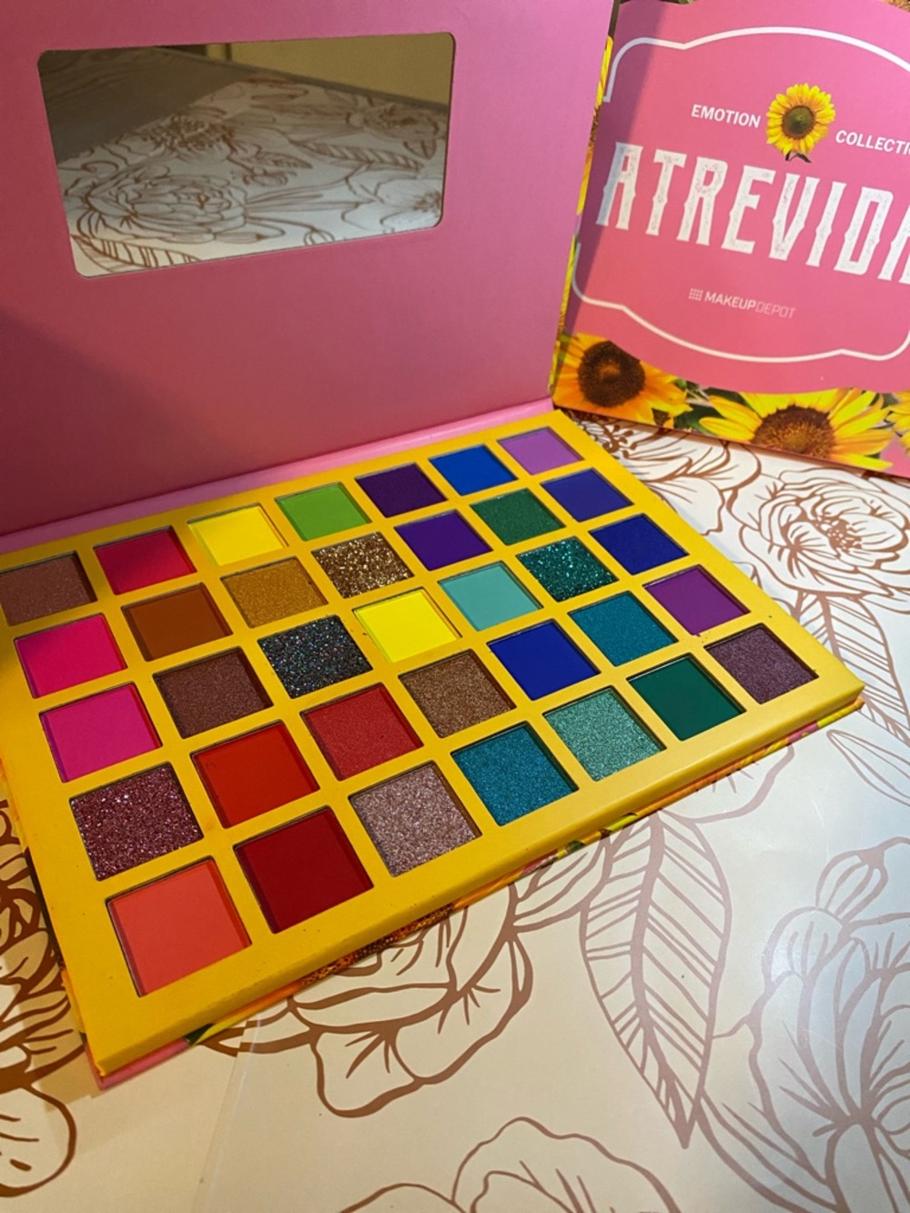 Atrevida Multi-Color Eyeshadow Palette — Vibrant Pink & Bright Shades